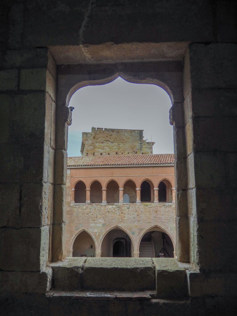 Vistas por la ventana del Castillo de Mora de Rubielos