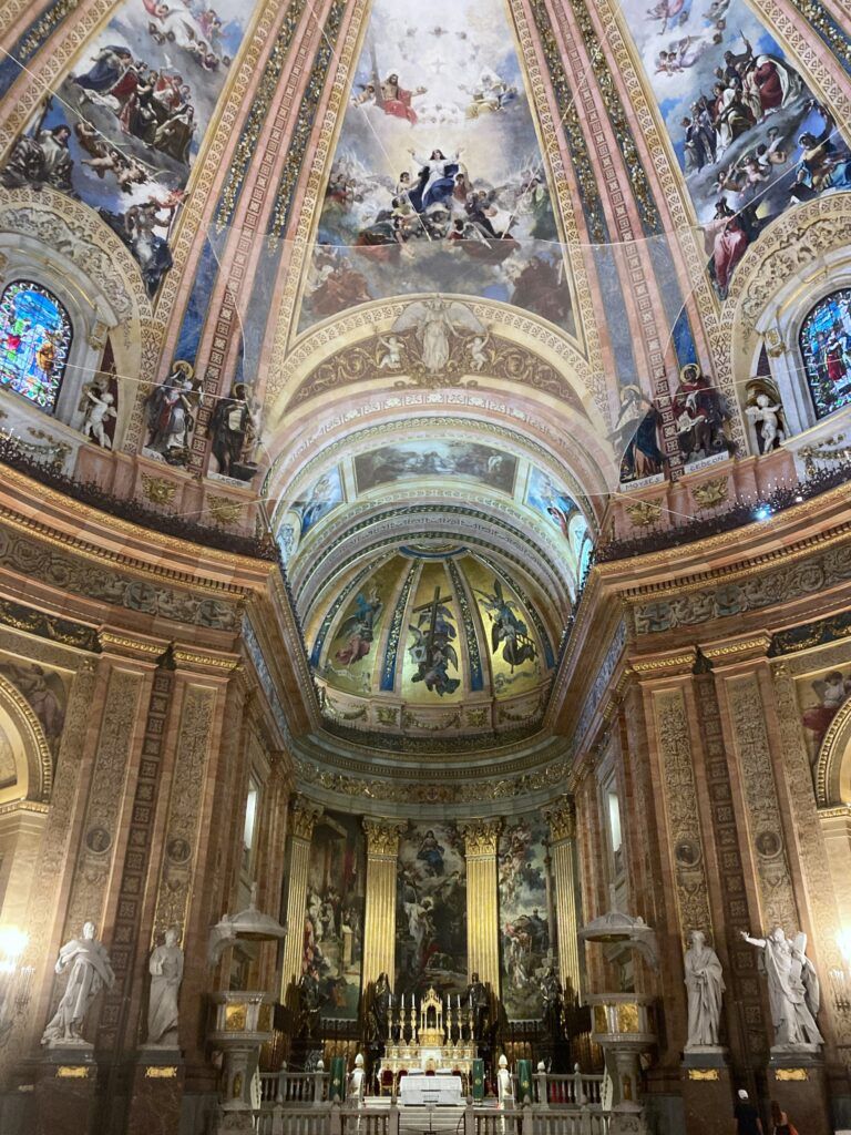 Altar y cúpula de la Basilica de San Francisco el Grande, Madrid