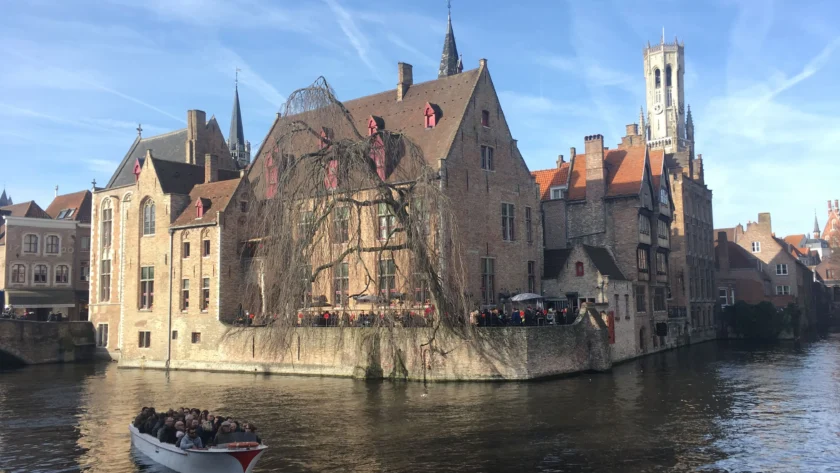 Canales de Brujas parada imprescindible en una ruta en tren por Bélgica desde Bruselas