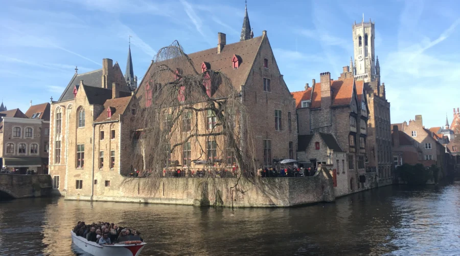 Canales de Brujas parada imprescindible en una ruta en tren por Bélgica desde Bruselas
